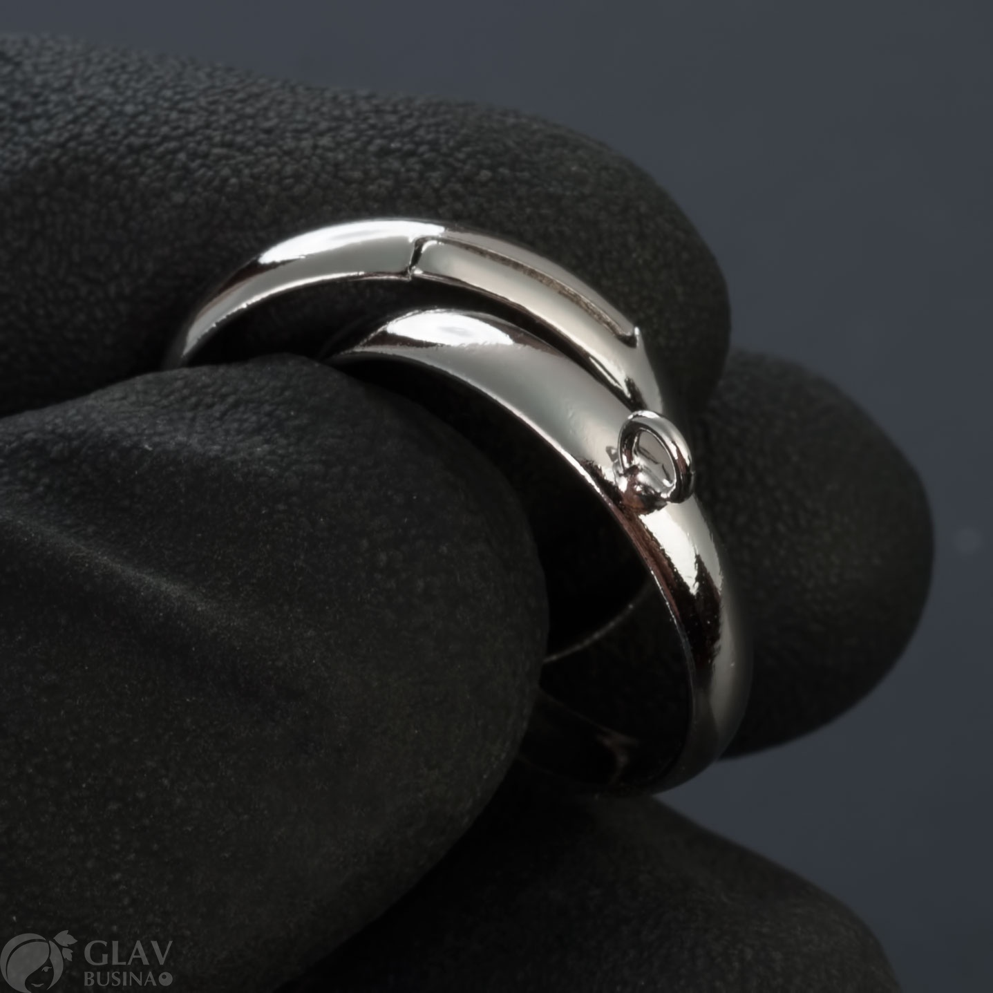 Латунная основа для кольца на 1 петельку, регулируемый размер, цвет платина. Отличное кольцо с внутренним диаметром 17мм.