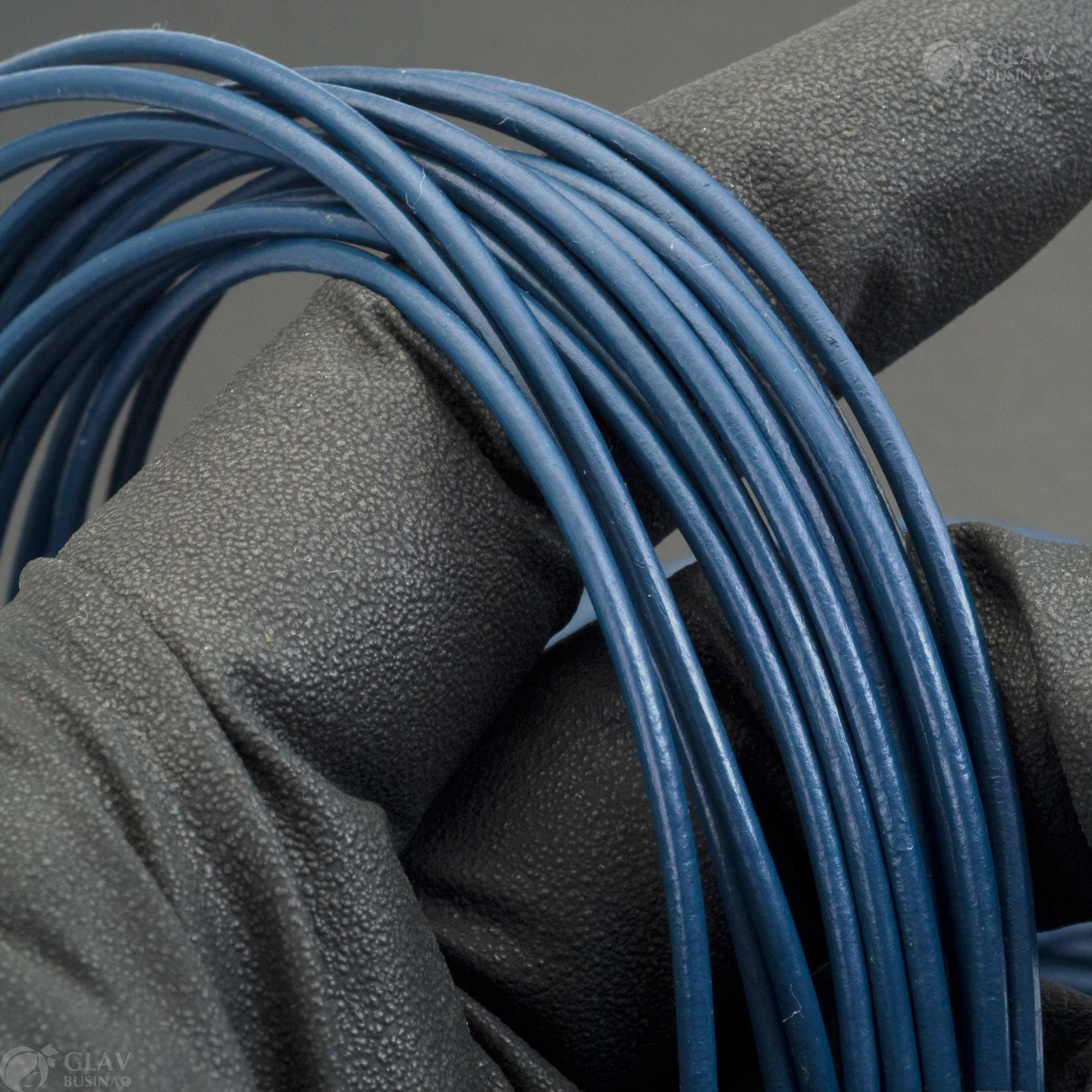 Глянцевый круглый шнур из натуральной кожи темно-синего цвета, толщиной 2мм, продается метражом - идеален для создания кулонов и браслетов.
