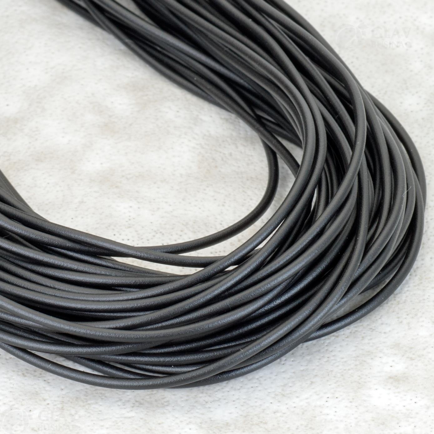 Матовый каучуковый шнур толщиной 1.5 мм для изготовления колье и браслетов, срок службы до 2 лет, избегать света для сохранности.