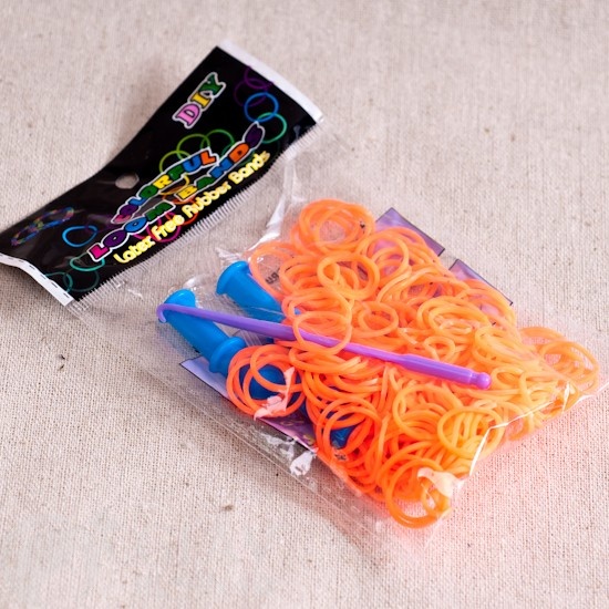 Rainbow Loom набор с инструментами, ярко-оранжевый цвет, 200шт. - надежный выбор для творчества