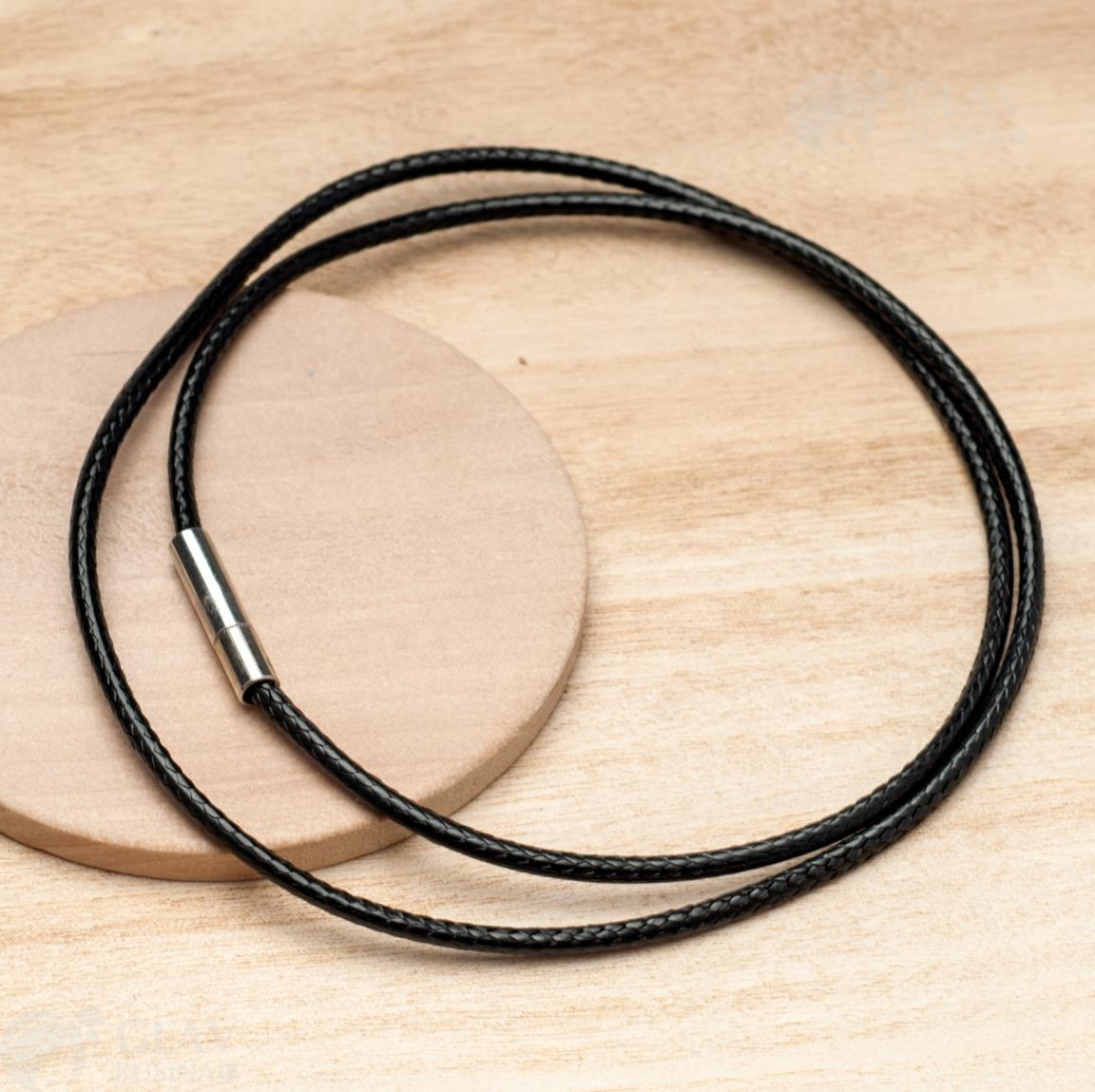 Черный вощеный полиэстровый шнур для кулона, 45см, похож на кожу, с замочком из хирургической стали.