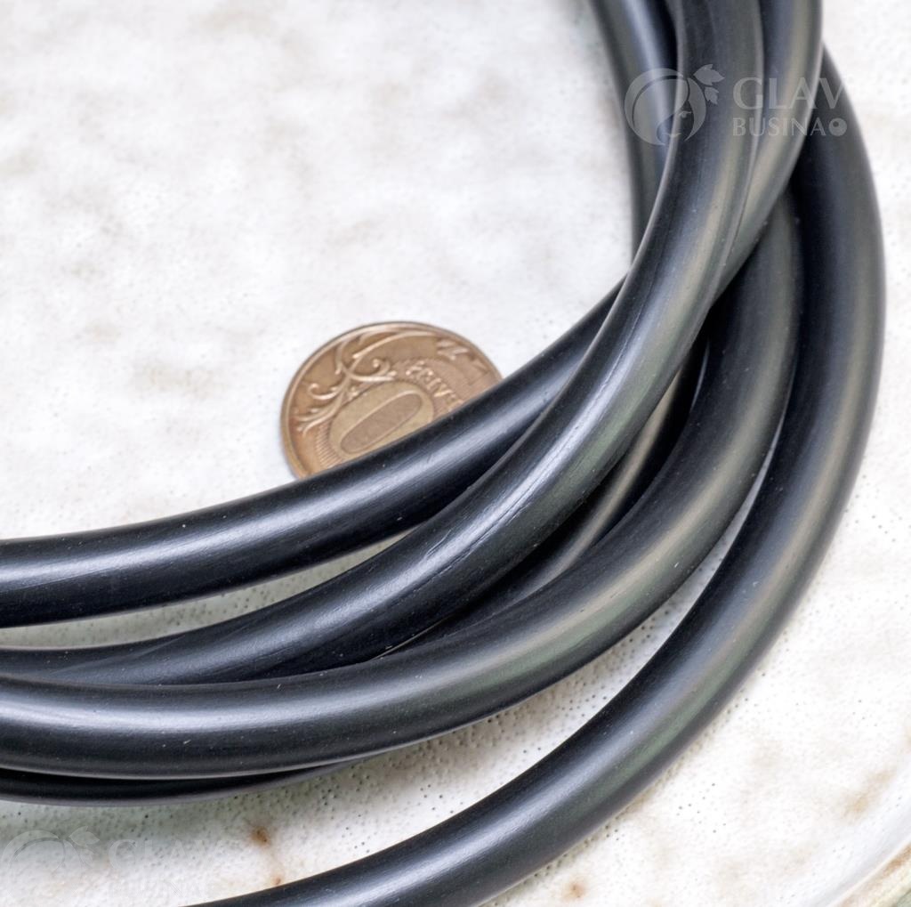 Черный матовый эластичный каучуковый шнур 8мм для браслетов и колье, долговечность до 2 лет, избегать света для сохранности.