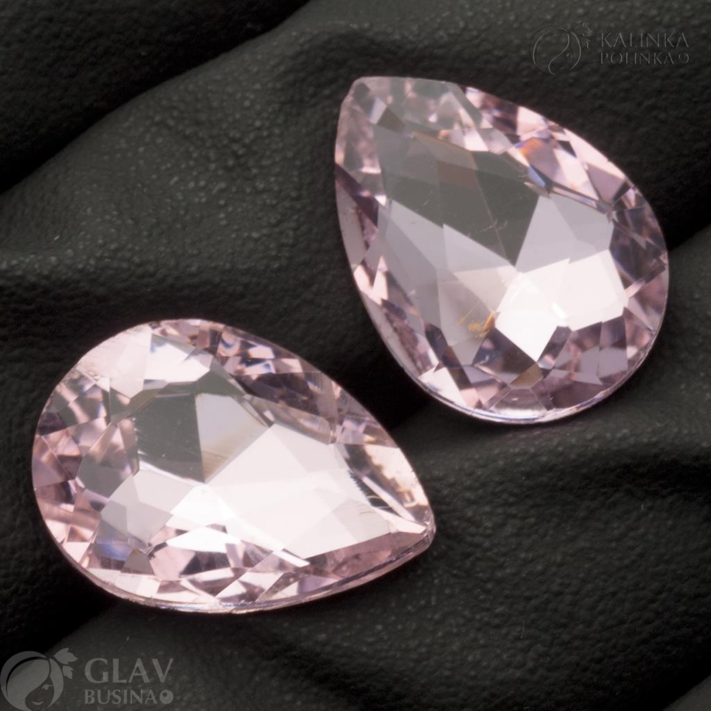 Хрустальный кристалл в форме капли, розового цвета, на серебристой подложке. Размеры: 13х18мм.
