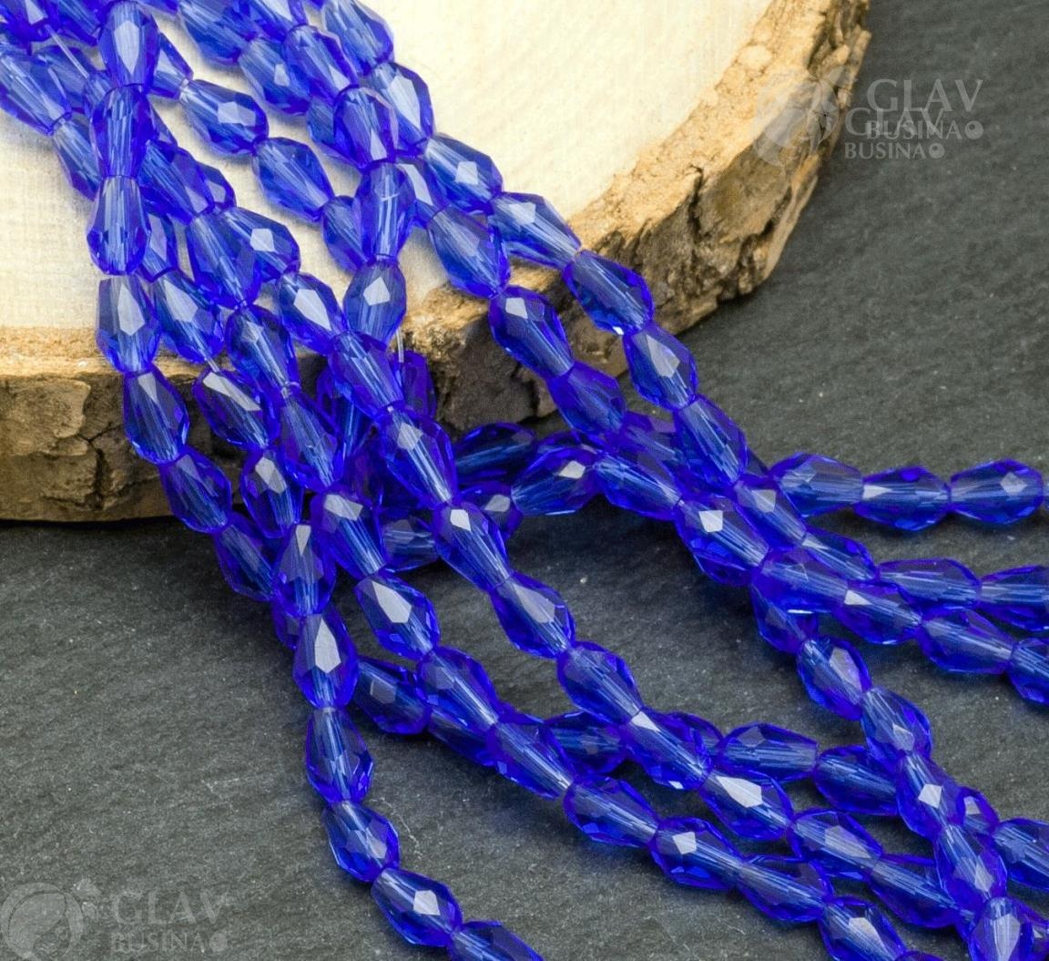 Нитка граненых хрустальных бусин-капель размером 5х3мм, длиной 47см. В нитке около 85 синих бусин. Привлекательное украшение для создания элегантных и стильных аксессуаров.