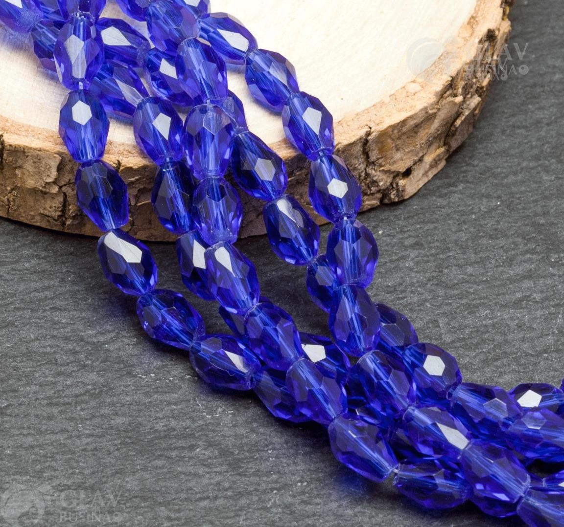 Нитка граненых хрустальных бусин-капель, размер 6х8мм, длиной 52 см. На нитке около 65 синих бусин. Привлекательное украшение для создания элегантных украшений.