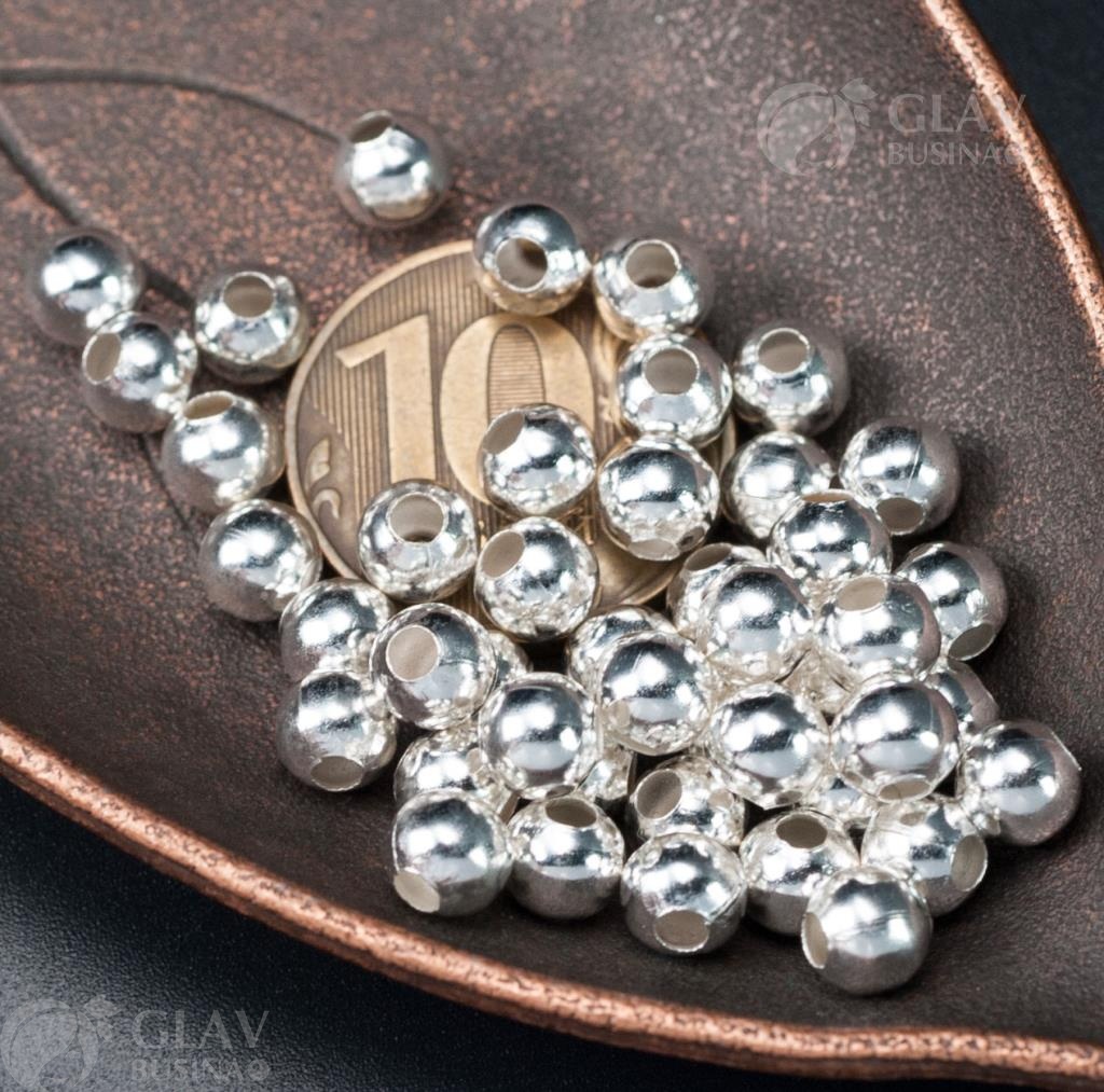 Полые, легкие металлические бусины-шарики диаметром 6мм и отверстием 2.5мм, окрашенные в серебристый цвет. Идеальное дополнение для создания уникальных украшений.